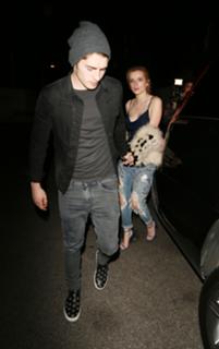 Bella Thorne feet photo thumbnail