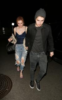 Bella Thorne feet photo thumbnail