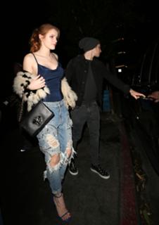 Bella Thorne feet photo thumbnail