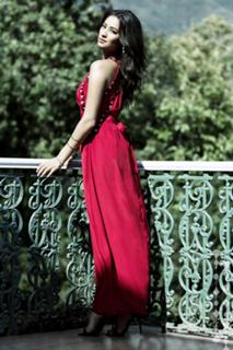 Shay Mitchell feet photo thumbnail