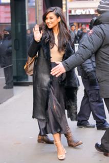 Shay Mitchell feet photo thumbnail