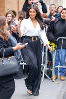 Shay Mitchell feet photo thumbnail