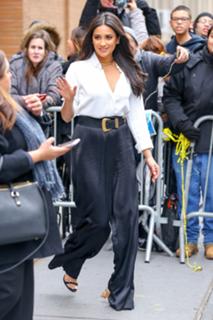 Shay Mitchell feet photo thumbnail