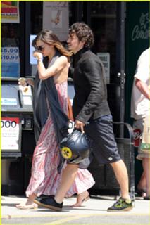 Miranda Kerr feet photo thumbnail