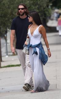 Jordana Brewster feet photo thumbnail