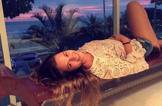 Juliana Paiva feet photo thumbnail