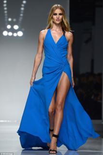 Rosie Huntington-Whiteley feet photo thumbnail