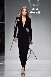 Gigi Hadid feet photo thumbnail