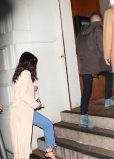 Selena Gomez feet photo thumbnail