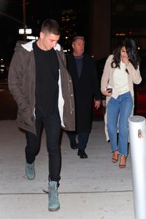 Selena Gomez feet photo thumbnail