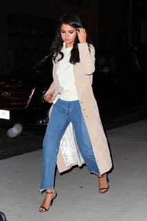 Selena Gomez feet photo thumbnail