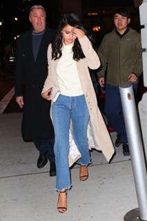Selena Gomez feet photo thumbnail