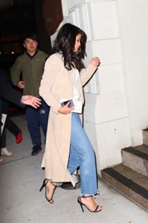 Selena Gomez feet photo thumbnail