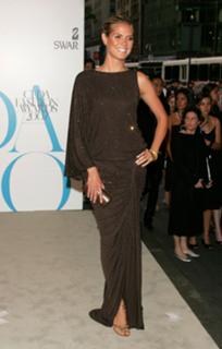 Heidi Klum feet photo thumbnail