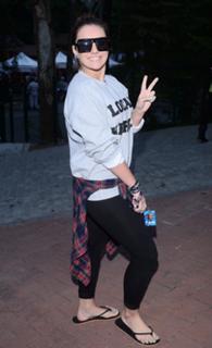 Ewa Farna feet photo thumbnail