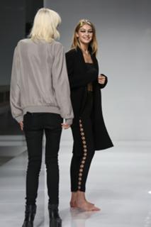 Gigi Hadid feet photo thumbnail