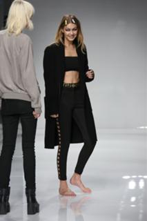 Gigi Hadid feet photo thumbnail