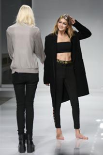 Gigi Hadid feet photo thumbnail