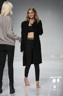 Gigi Hadid feet photo thumbnail