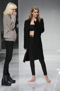 Gigi Hadid feet photo thumbnail