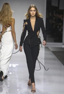 Gigi Hadid feet photo thumbnail