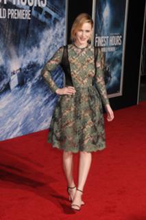 Rachel Brosnahan feet photo thumbnail