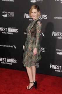 Rachel Brosnahan feet photo thumbnail