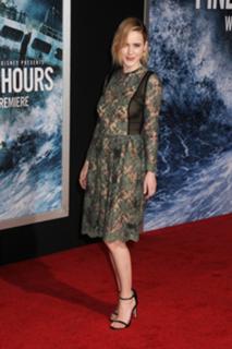 Rachel Brosnahan feet photo thumbnail