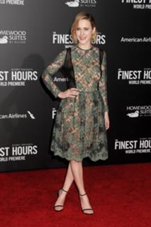 Rachel Brosnahan feet photo thumbnail