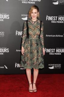 Rachel Brosnahan feet photo thumbnail