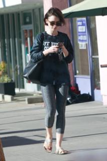 Lily Collins feet photo thumbnail