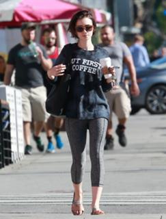 Lily Collins feet photo thumbnail