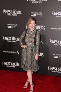 Rachel Brosnahan feet photo thumbnail