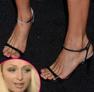Paris Hilton feet photo thumbnail