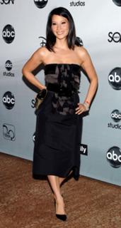 Lucy Liu feet photo thumbnail