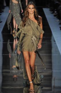 Izabel Goulart feet photo thumbnail