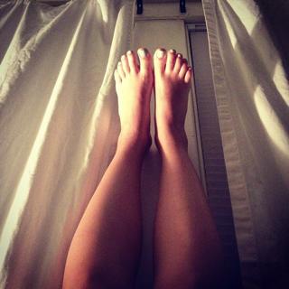 Adriene Mishler feet photo thumbnail