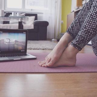 Adriene Mishler feet photo thumbnail