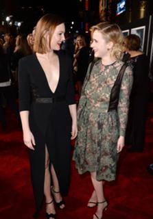 Rachel Brosnahan feet photo thumbnail