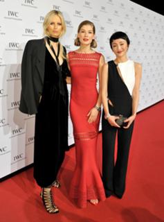 Karolina Kurkova feet photo thumbnail
