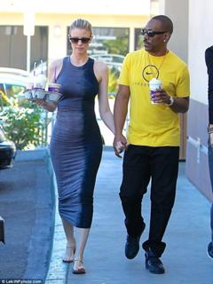 Paige Butcher feet photo thumbnail