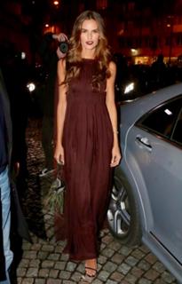 Izabel Goulart feet photo thumbnail