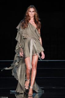 Izabel Goulart feet photo thumbnail