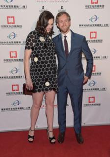 Anne Hathaway feet photo thumbnail