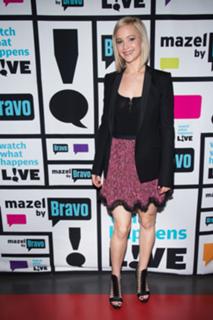 Jennifer Lawrence feet photo thumbnail