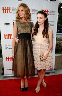 Rooney Mara feet photo thumbnail