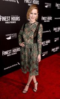 Rachel Brosnahan feet photo thumbnail