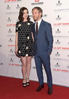 Anne Hathaway feet photo thumbnail
