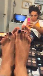 Caterina Balivo feet photo thumbnail