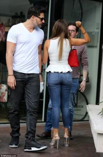 Sofía Vergara feet photo thumbnail